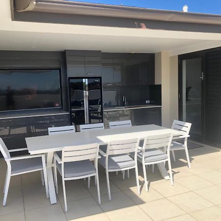 Grand Mercure Allegra Hervey Bay Esterno foto Outdoor kitchen