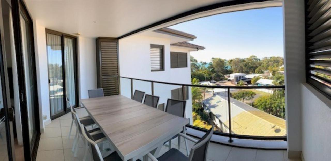 Grand Mercure Allegra Hervey Bay Esterno foto A balcony