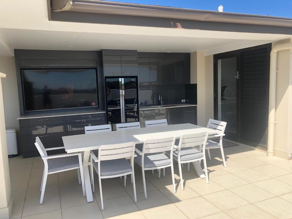 Grand Mercure Allegra Hervey Bay Esterno foto Outdoor kitchen