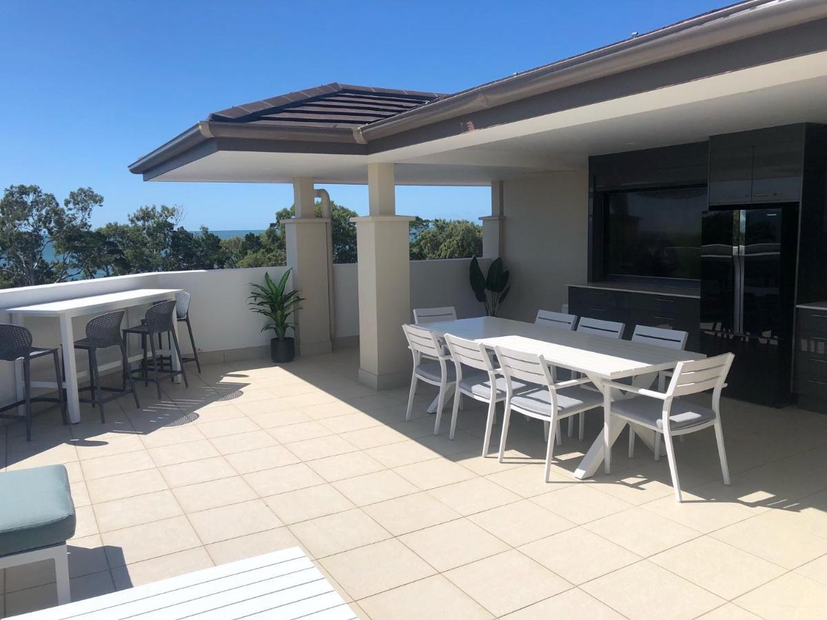 Grand Mercure Allegra Hervey Bay Esterno foto Rooftop entertaining area