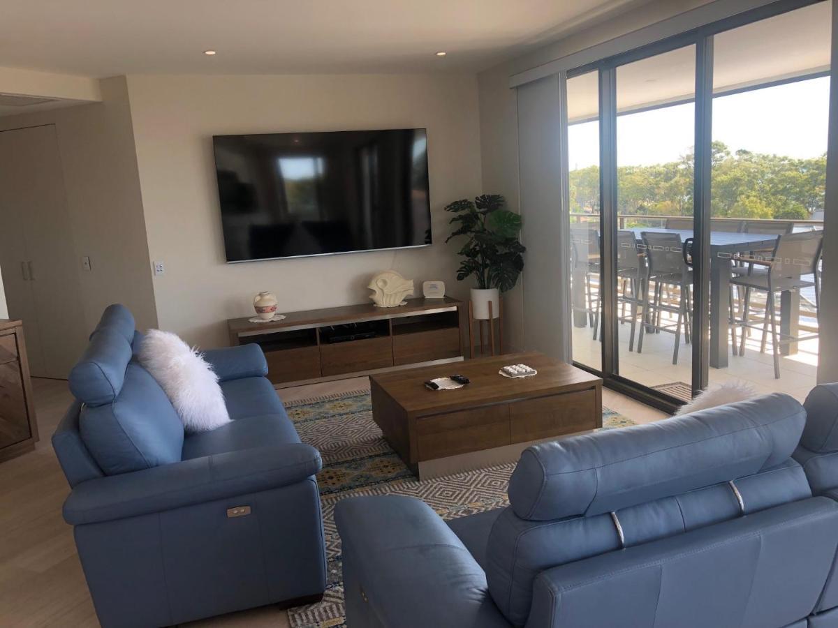 Grand Mercure Allegra Hervey Bay Esterno foto Living room at the Ritz-Carlton, South Beach