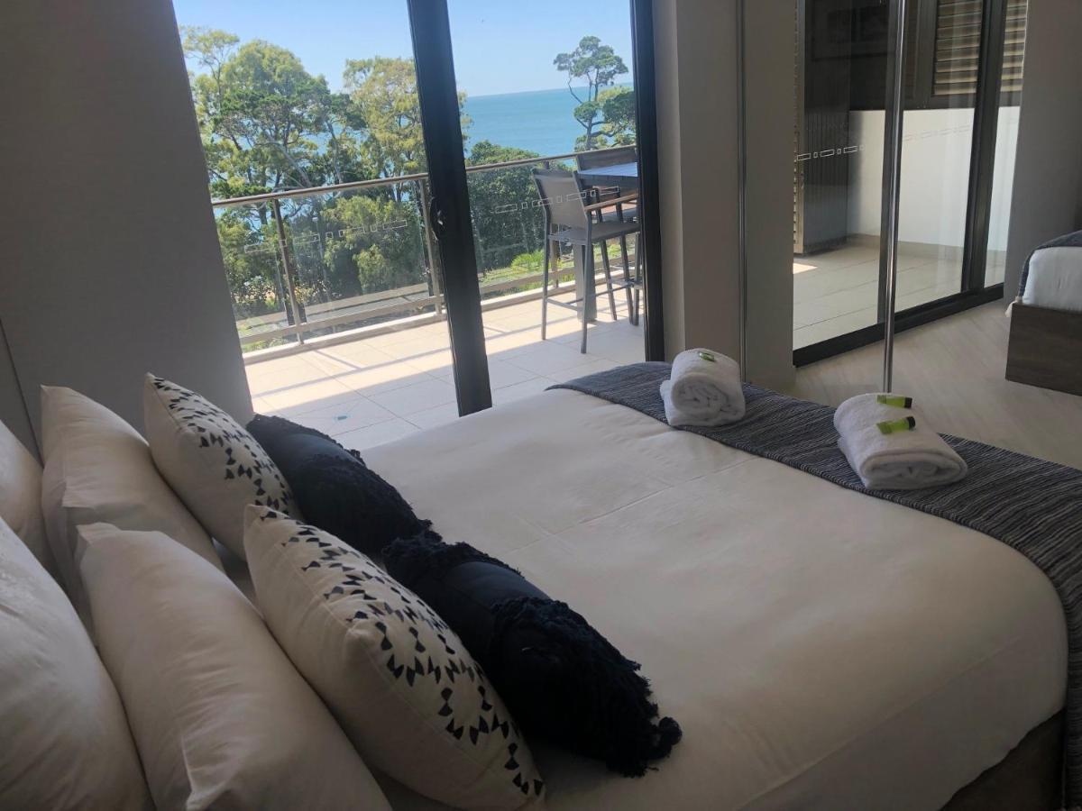 Grand Mercure Allegra Hervey Bay Esterno foto A bedroom at the resort