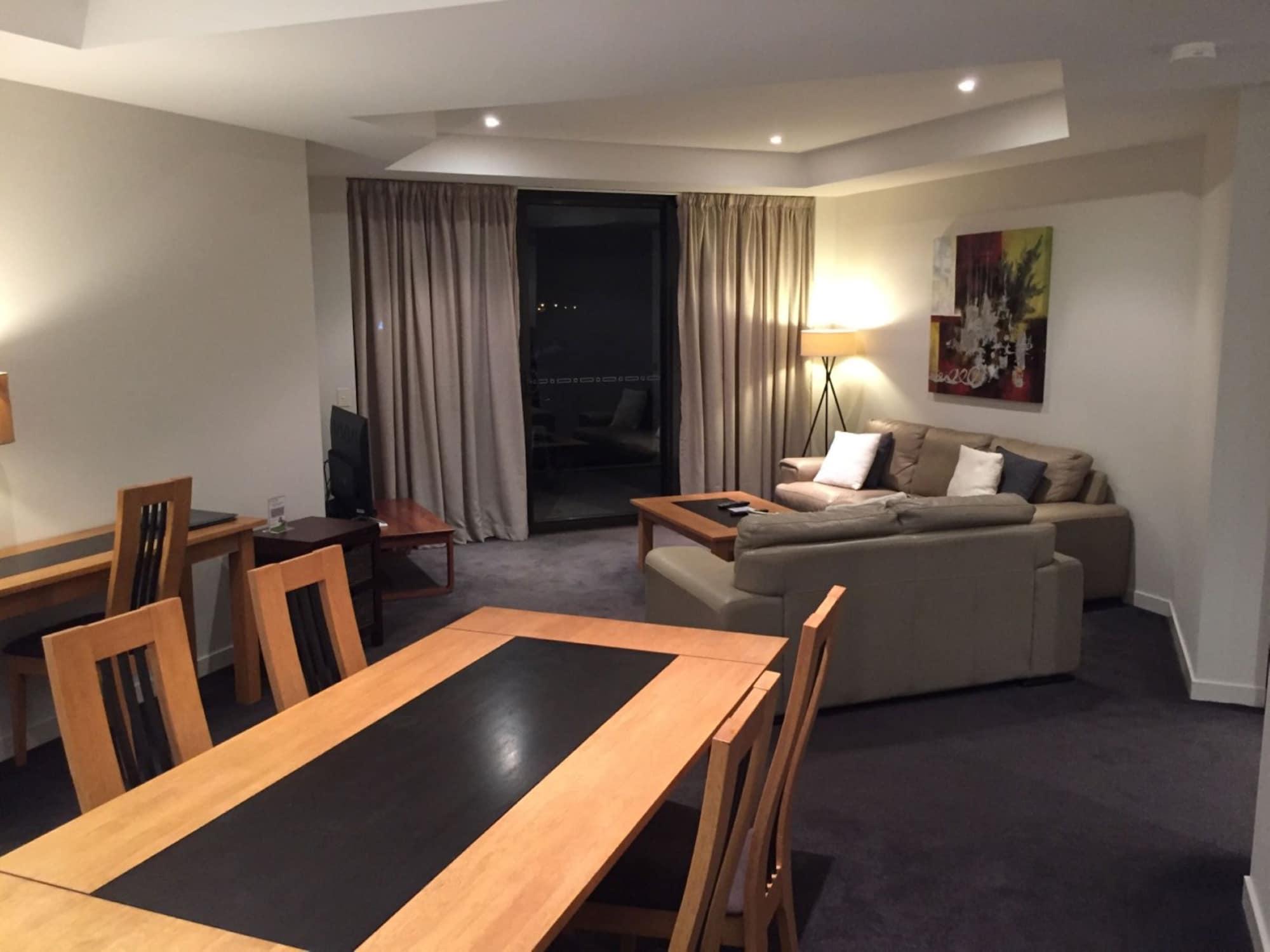 Grand Mercure Allegra Hervey Bay Esterno foto A typical apartment at the hotel