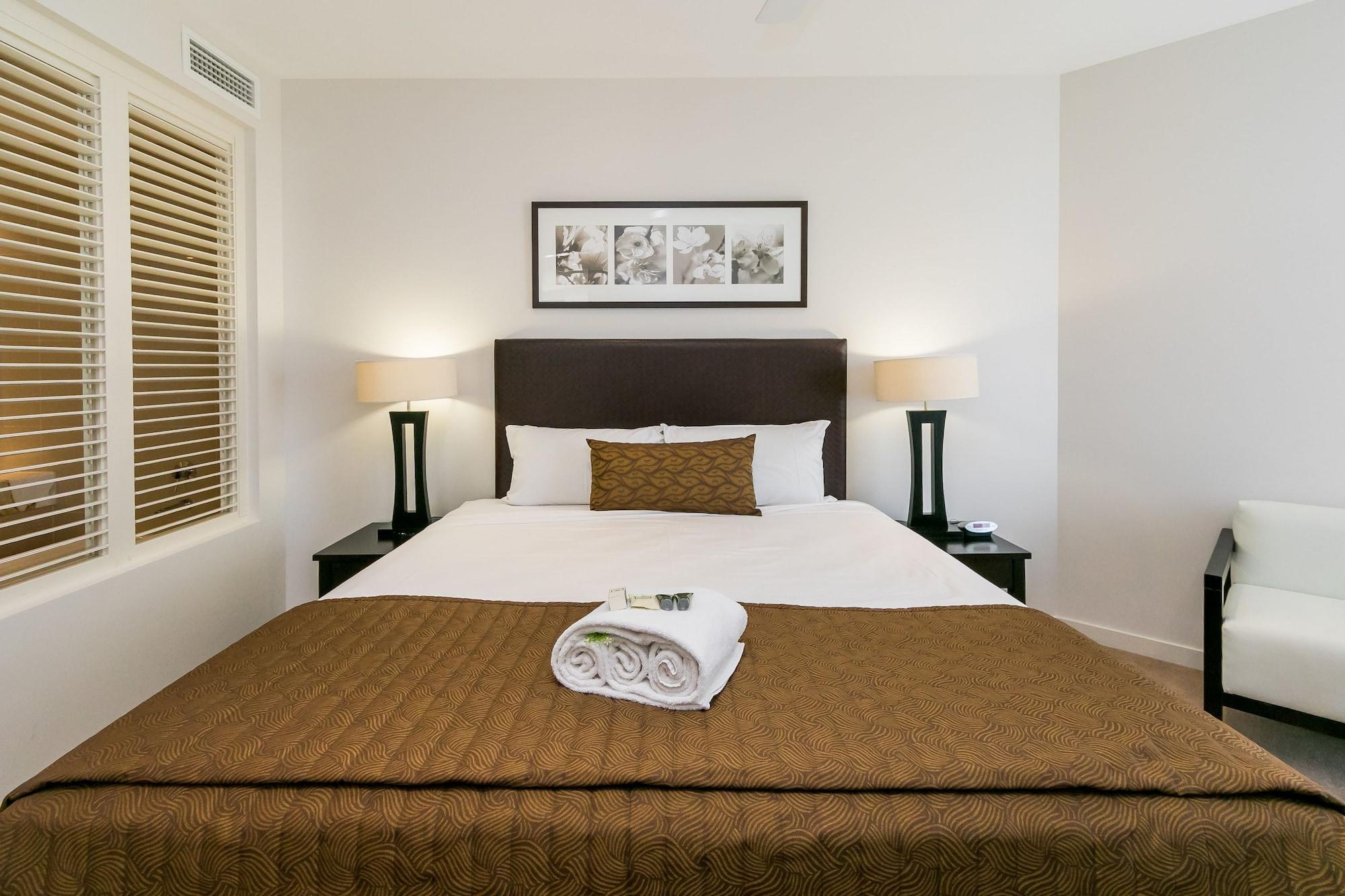 Grand Mercure Allegra Hervey Bay Esterno foto A bedroom at the hotel