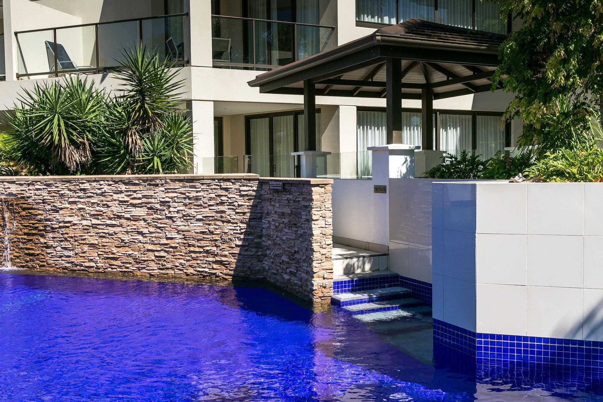 Grand Mercure Allegra Hervey Bay Esterno foto A pool at the W Hotel, Brisbane