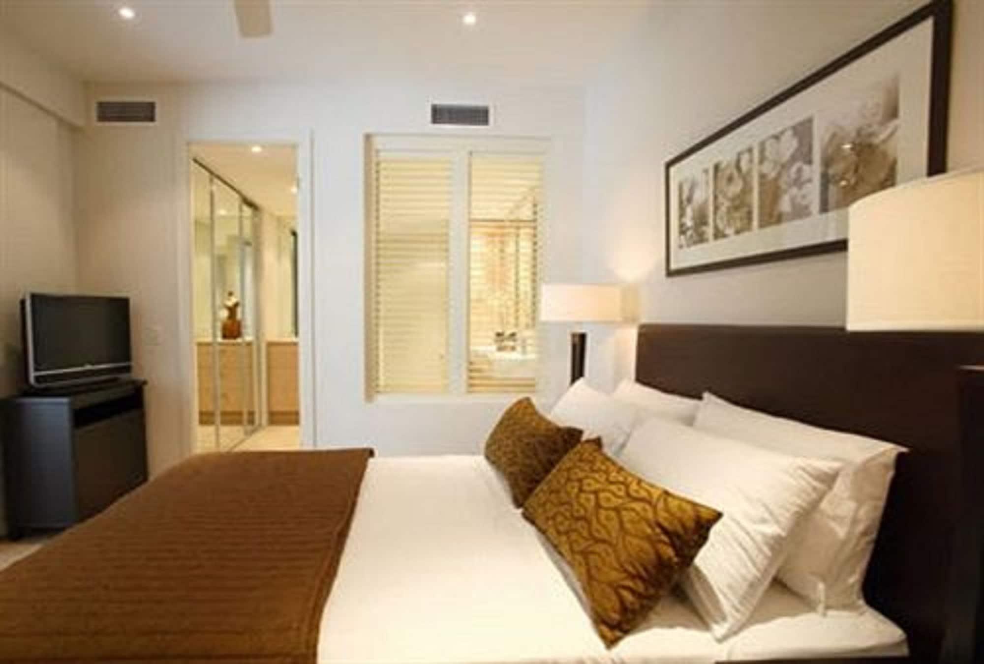 Grand Mercure Allegra Hervey Bay Esterno foto A bedroom at the hotel