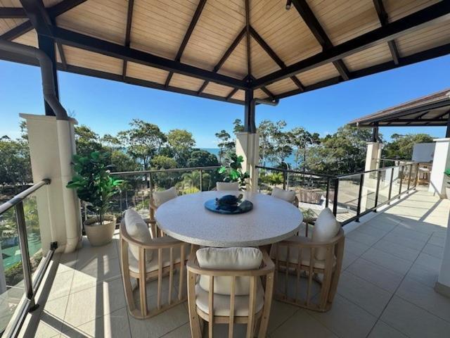 Grand Mercure Allegra Hervey Bay Esterno foto Rooftop terrace at the resort