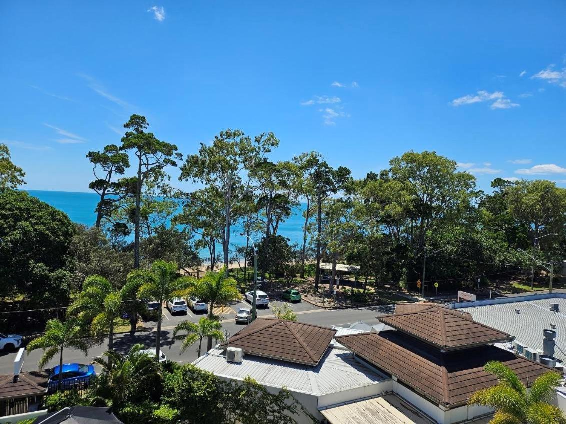 Grand Mercure Allegra Hervey Bay Esterno foto View of the beach from the hotel