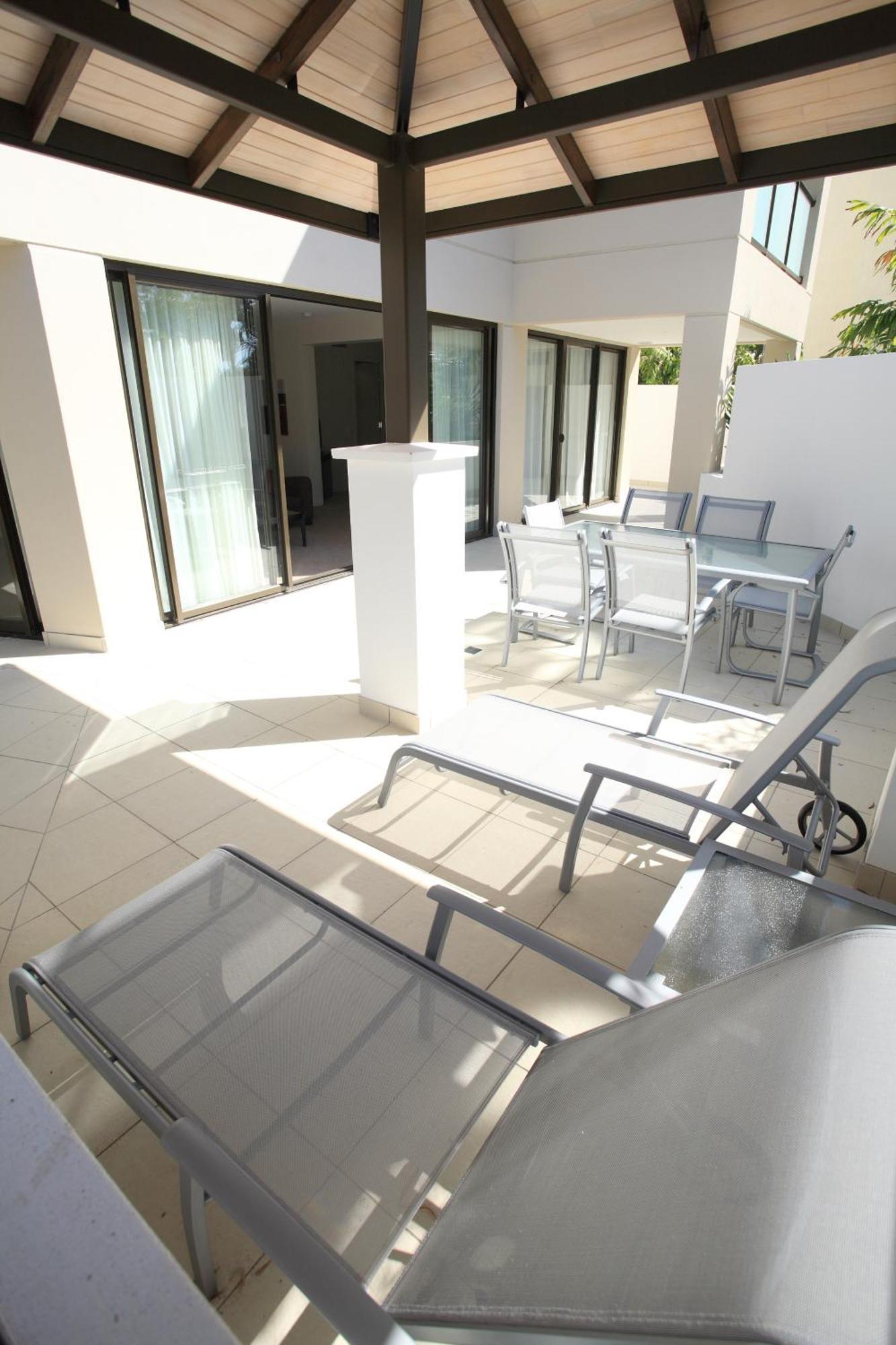 Grand Mercure Allegra Hervey Bay Esterno foto A patio