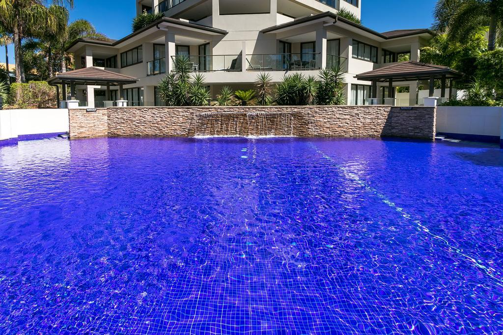 Grand Mercure Allegra Hervey Bay Esterno foto The pool at the Sheraton Resort