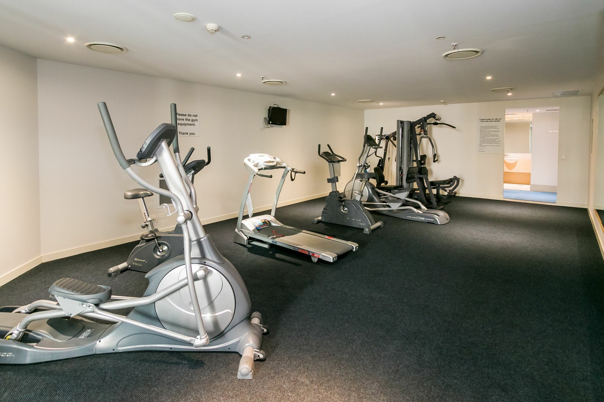 Grand Mercure Allegra Hervey Bay Esterno foto The gym at the hotel