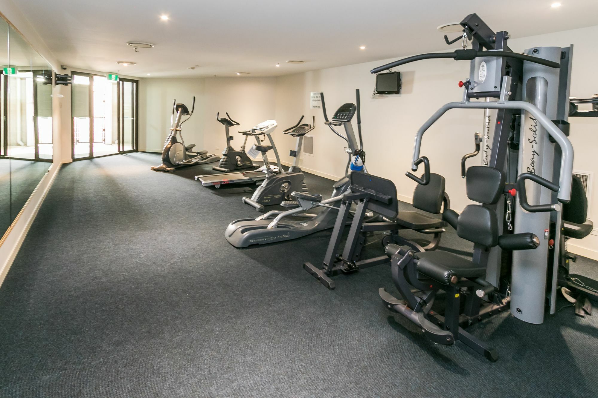 Grand Mercure Allegra Hervey Bay Esterno foto The gym at the hotel