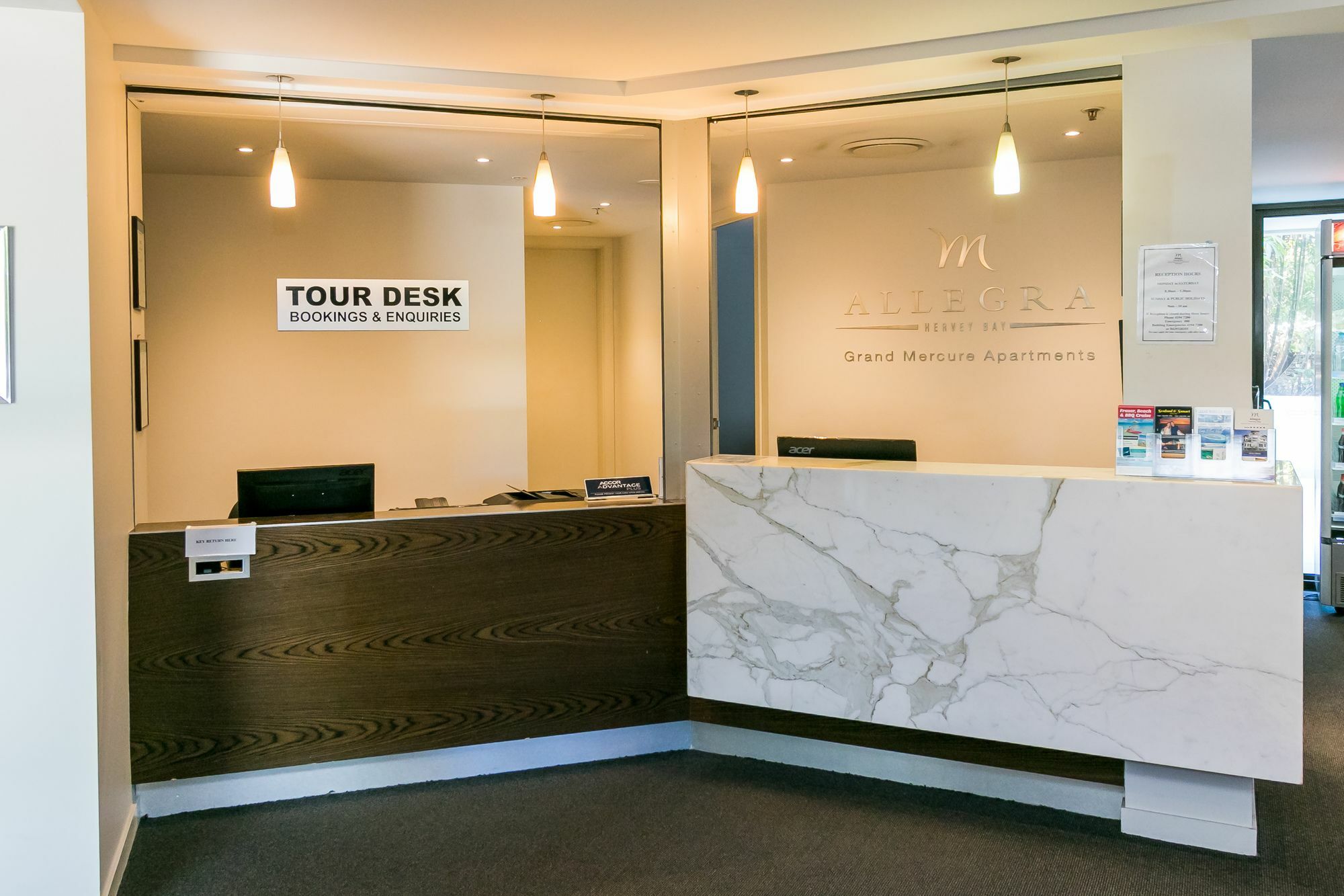 Grand Mercure Allegra Hervey Bay Esterno foto Tour Desk at the National Museum of the United States Army