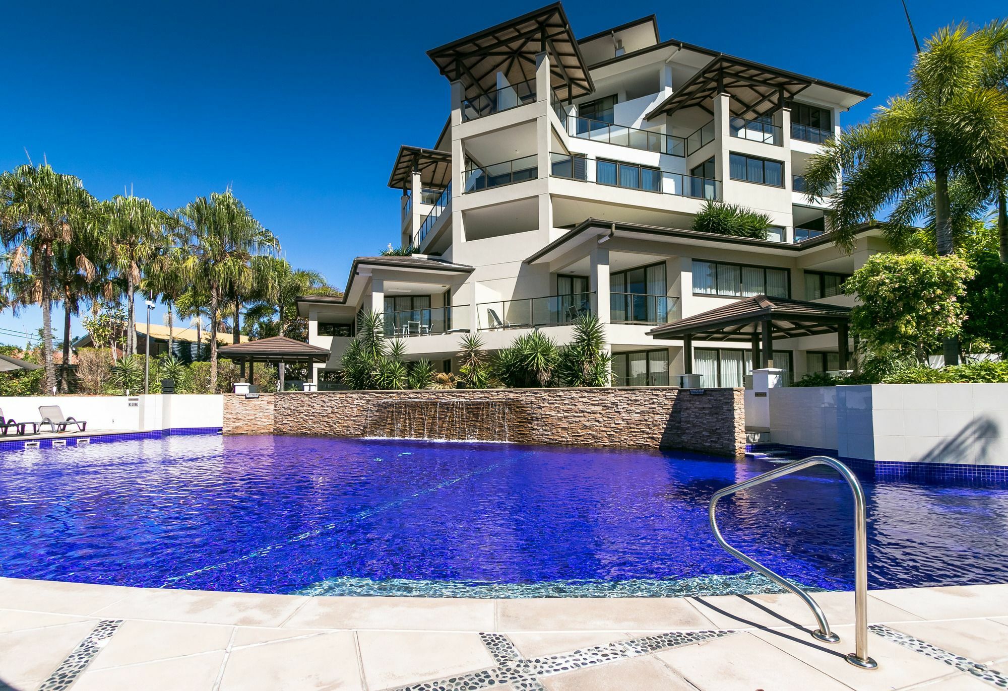 Grand Mercure Allegra Hervey Bay Esterno foto The pool at Peppers Mantra on Saltwater Island